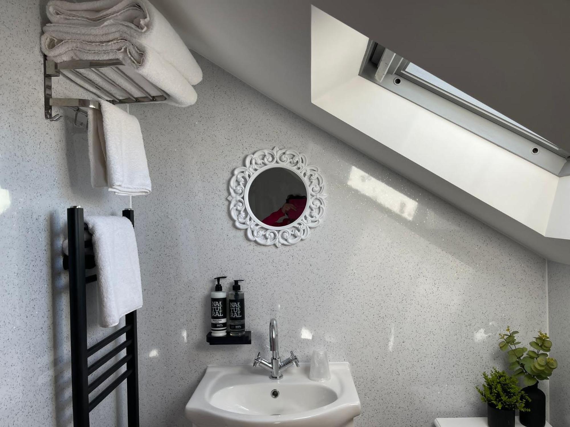 Lilyrose Hotel Whitby Room photo